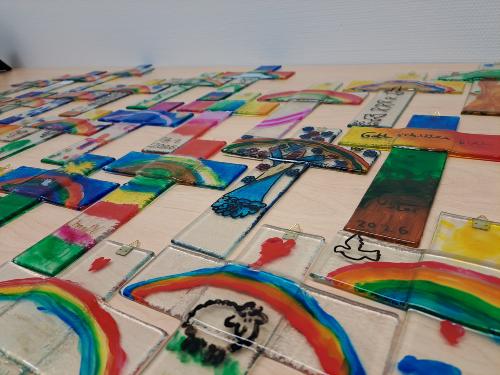 Glaskreuze, die im Werkkurs entstanden sind