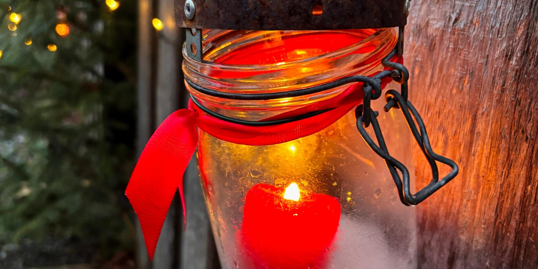 lichterglas_by_Christiane-Raabe_pfarrbriefservice (c) Bild: Christiane Raabe In: Pfarrbriefservice.de lichterglas_by_Christiane-Raabe_pfarrbriefservice